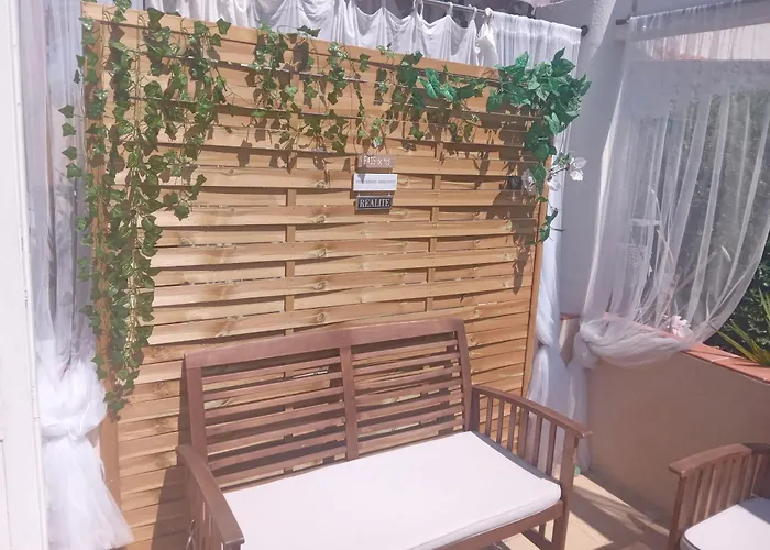 Reve D\'Azur En Bord De Mer, Studio Avec Piscine Partagee, Parking Barbecue, Draps Inclus A La Nartelle