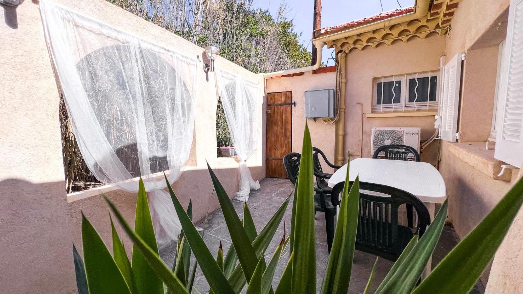 Reve D'azur En Bord De Mer, Avec Piscine Partagee, Parking Barbecue, Draps Inclus A La Nartelle Sainte-Maxime