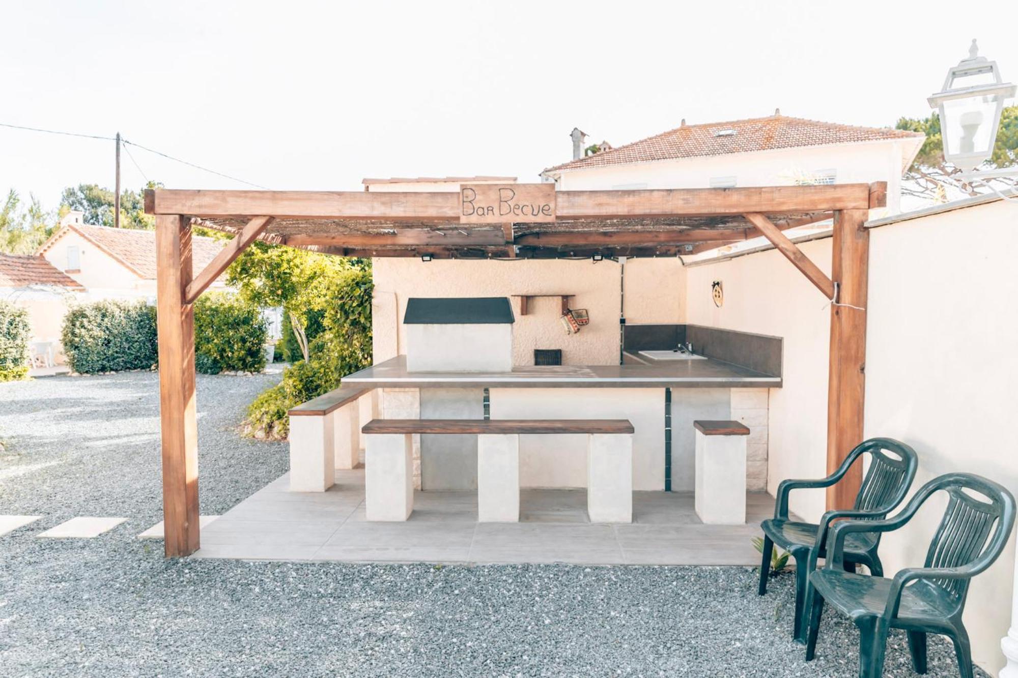Reve D'azur En Bord De Mer, Avec Piscine Partagee, Parking Barbecue, Draps Inclus A La Nartelle Casa de Férias