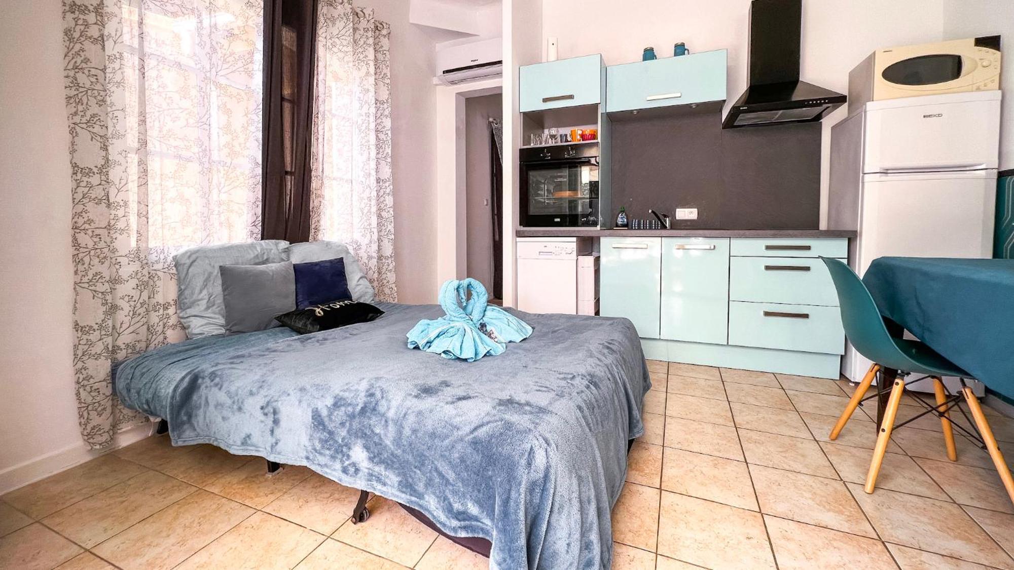 Holiday home Reve D'azur En Bord De Mer, Avec Piscine Partagee, Parking Barbecue, Draps Inclus A La Nartelle *