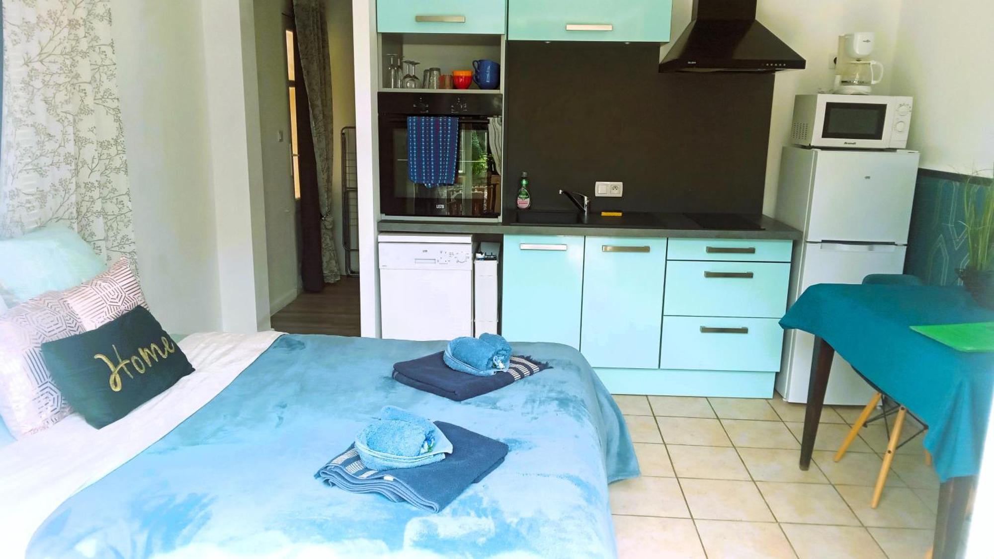 Reve D'azur En Bord De Mer, Avec Piscine Partagee, Parking Barbecue, Draps Inclus A La Nartelle