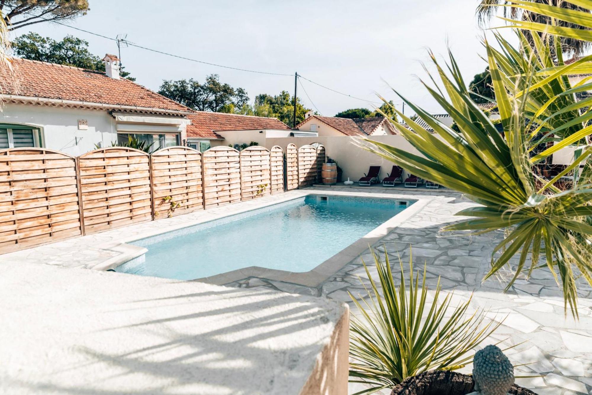 Reve D'azur En Bord De Mer, Avec Piscine Partagee, Parking Barbecue, Draps Inclus A La Nartelle *