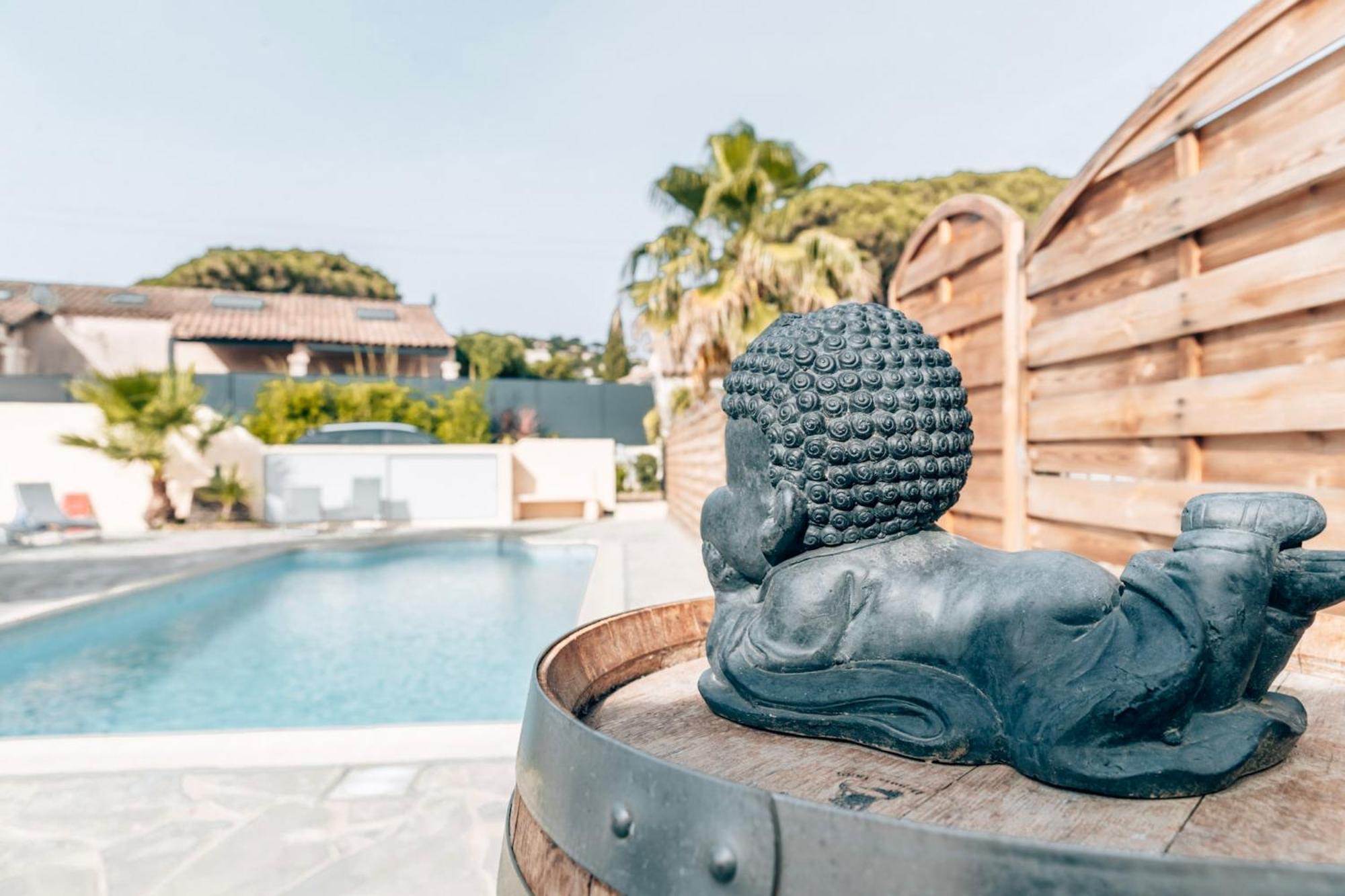 Reve D'azur En Bord De Mer, Avec Piscine Partagee, Parking Barbecue, Draps Inclus A La Nartelle Holiday home Sainte-Maxime