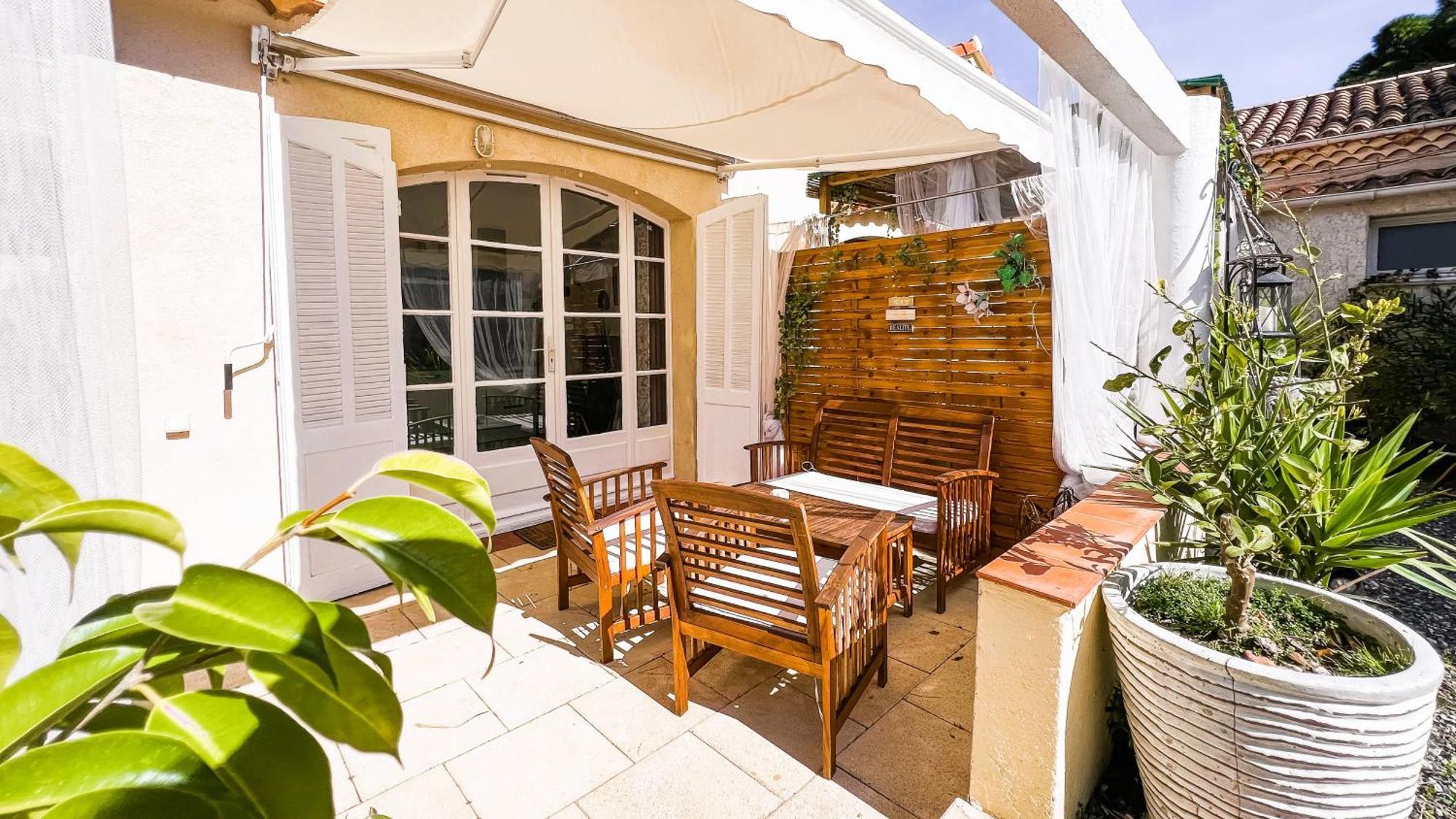 Holiday home Reve D'azur En Bord De Mer, Avec Piscine Partagee, Parking Barbecue, Draps Inclus A La Nartelle Sainte-Maxime