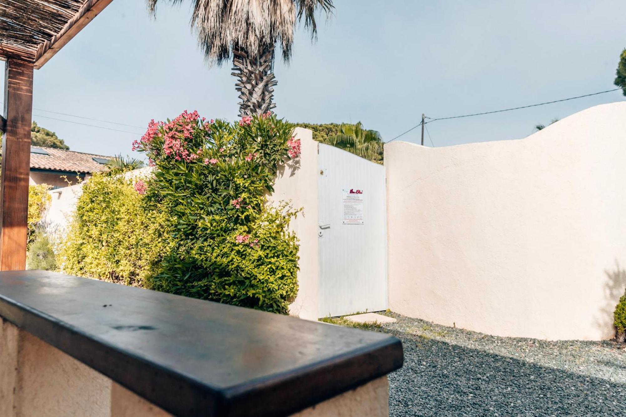 Reve D'azur En Bord De Mer, Avec Piscine Partagee, Parking Barbecue, Draps Inclus A La Nartelle *