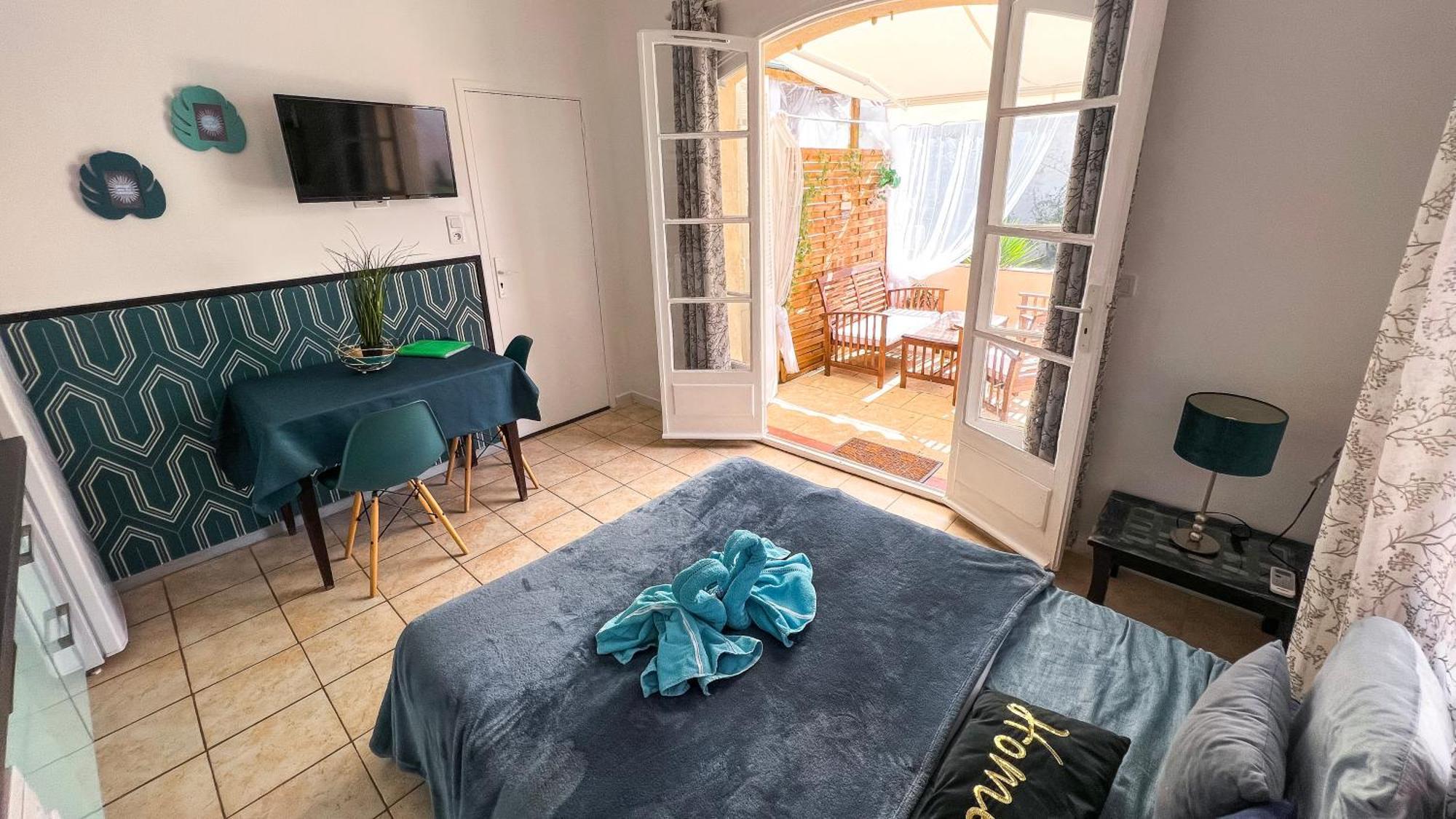 Reve D'azur En Bord De Mer, Avec Piscine Partagee, Parking Barbecue, Draps Inclus A La Nartelle Sainte-Maxime