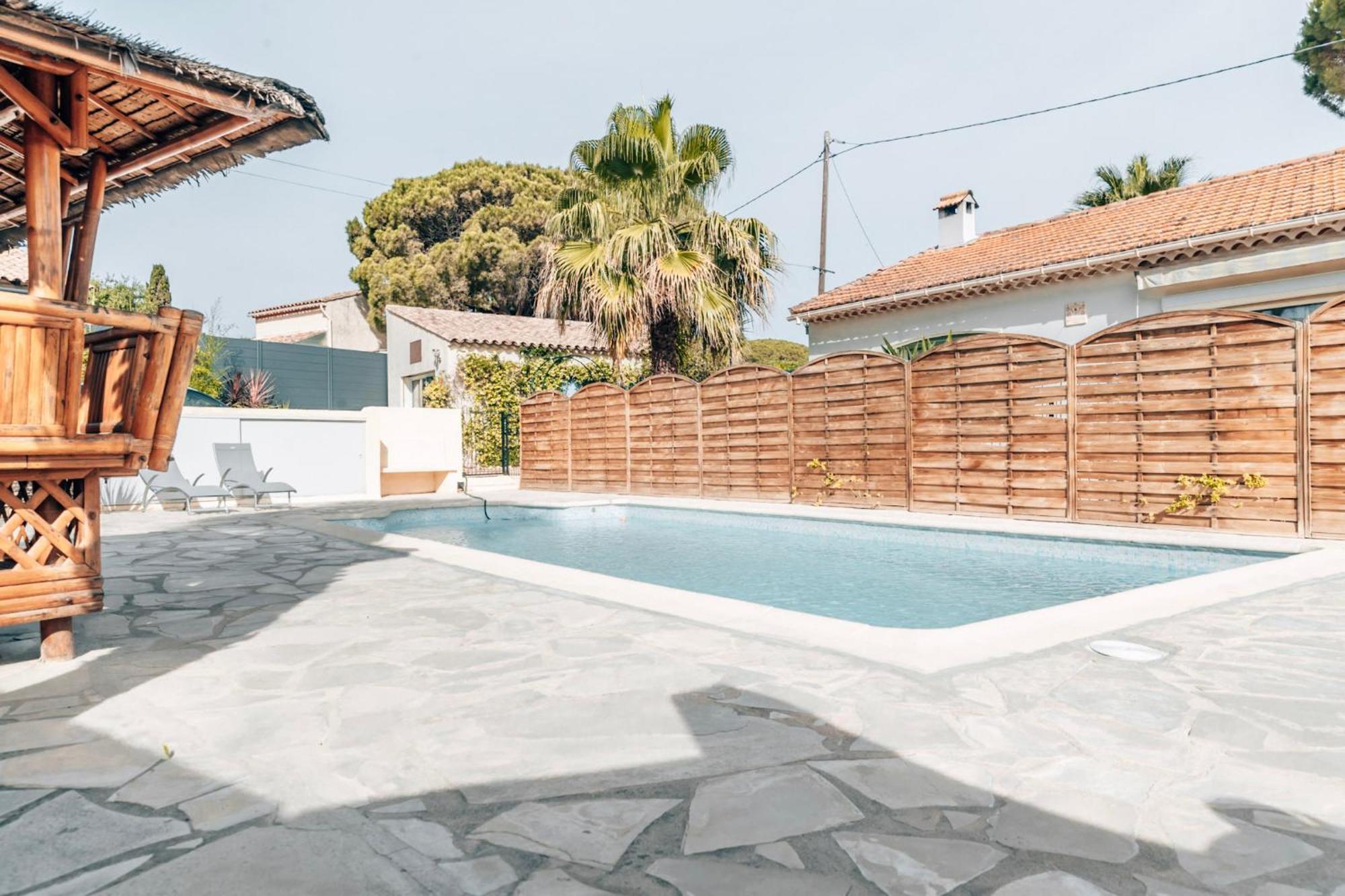 Reve D'azur En Bord De Mer, Avec Piscine Partagee, Parking Barbecue, Draps Inclus A La Nartelle