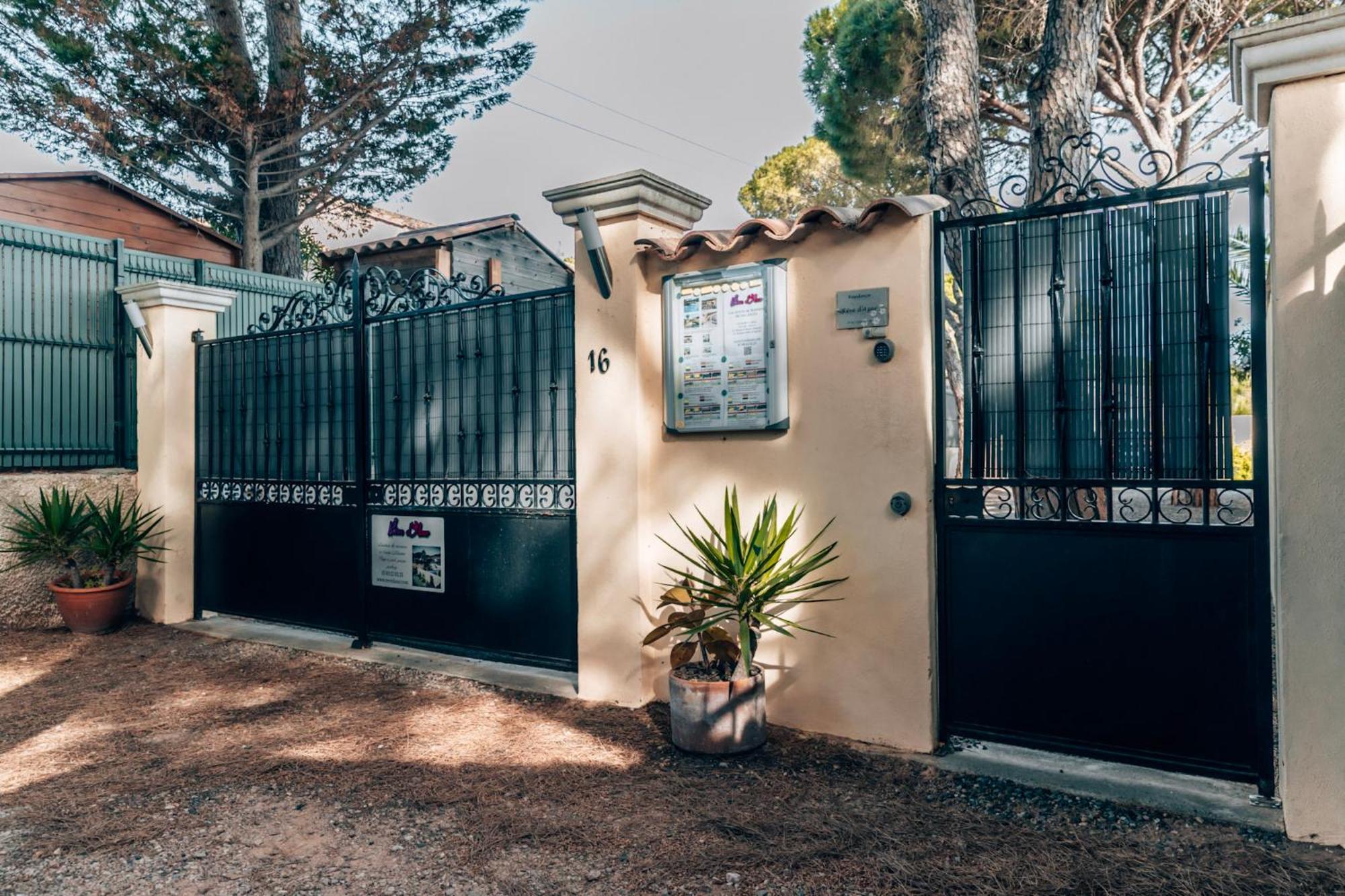 Reve D'azur En Bord De Mer, Avec Piscine Partagee, Parking Barbecue, Draps Inclus A La Nartelle *
