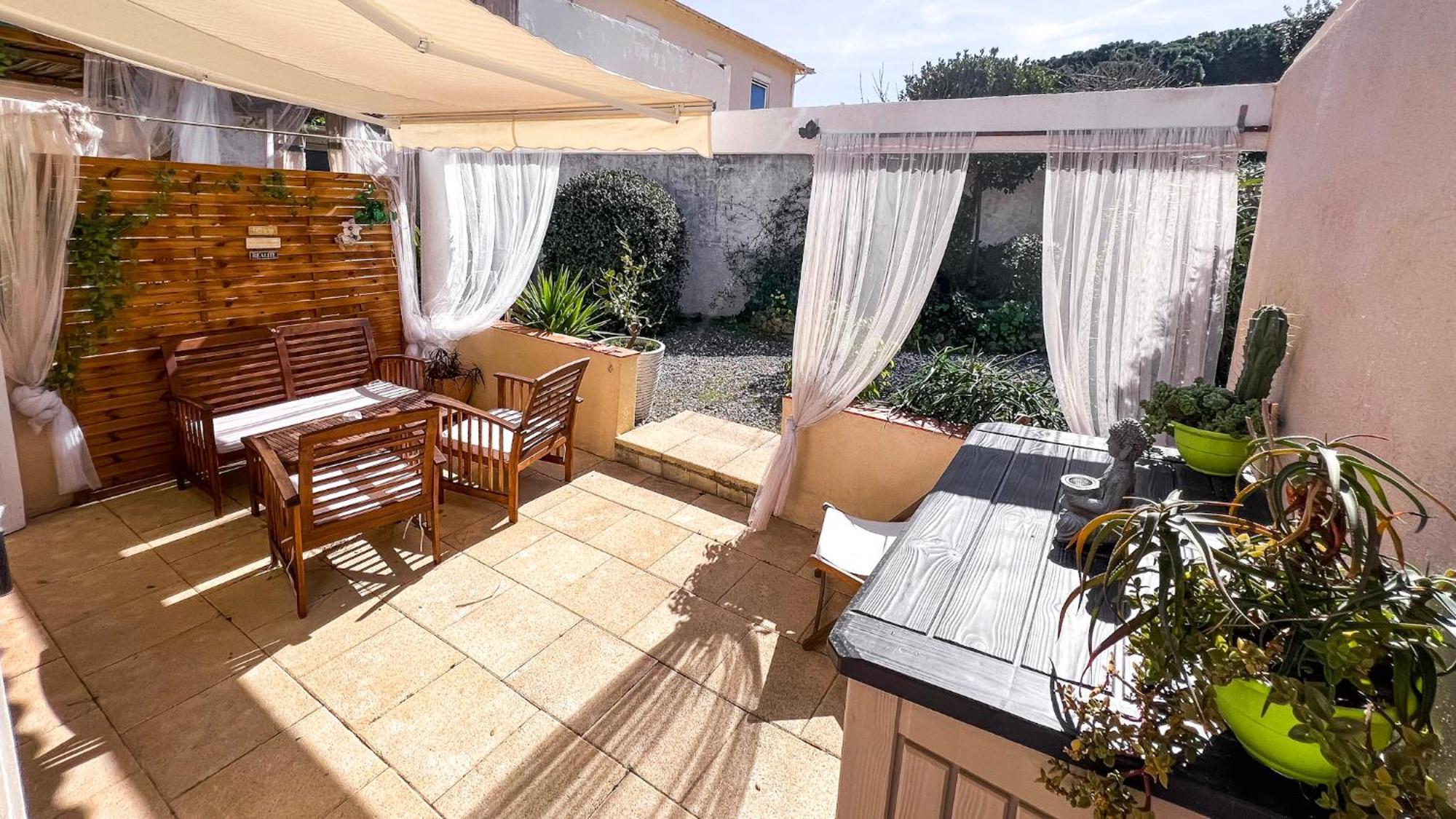 Reve D'azur En Bord De Mer, Avec Piscine Partagee, Parking Barbecue, Draps Inclus A La Nartelle
