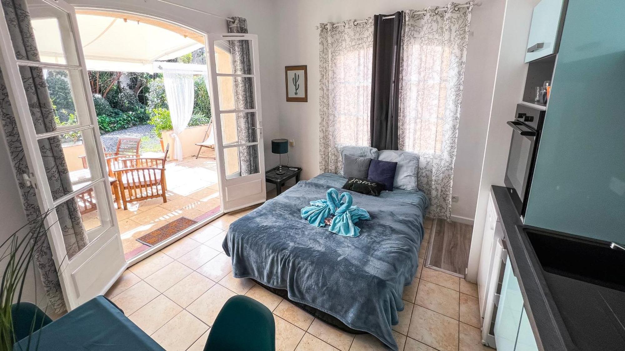 Holiday home Reve D'azur En Bord De Mer, Avec Piscine Partagee, Parking Barbecue, Draps Inclus A La Nartelle