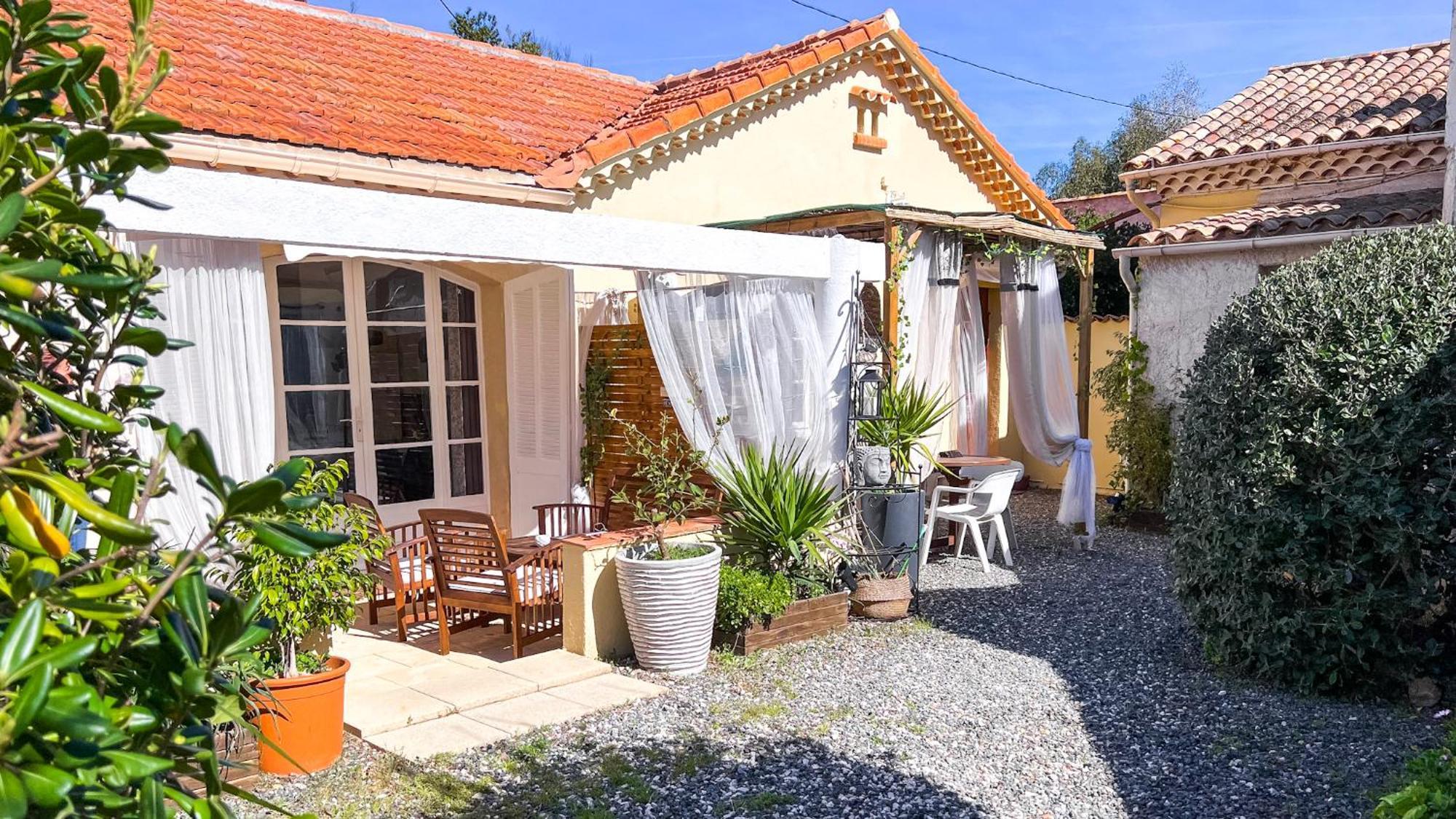 Reve D'azur En Bord De Mer, Avec Piscine Partagee, Parking Barbecue, Draps Inclus A La Nartelle