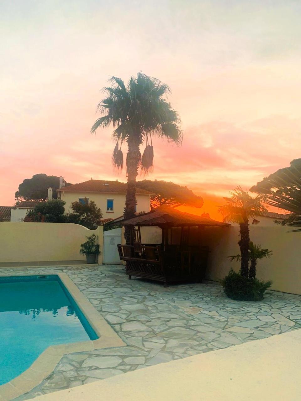 Holiday home Reve D'azur En Bord De Mer, Avec Piscine Partagee, Parking Barbecue, Draps Inclus A La Nartelle Sainte-Maxime