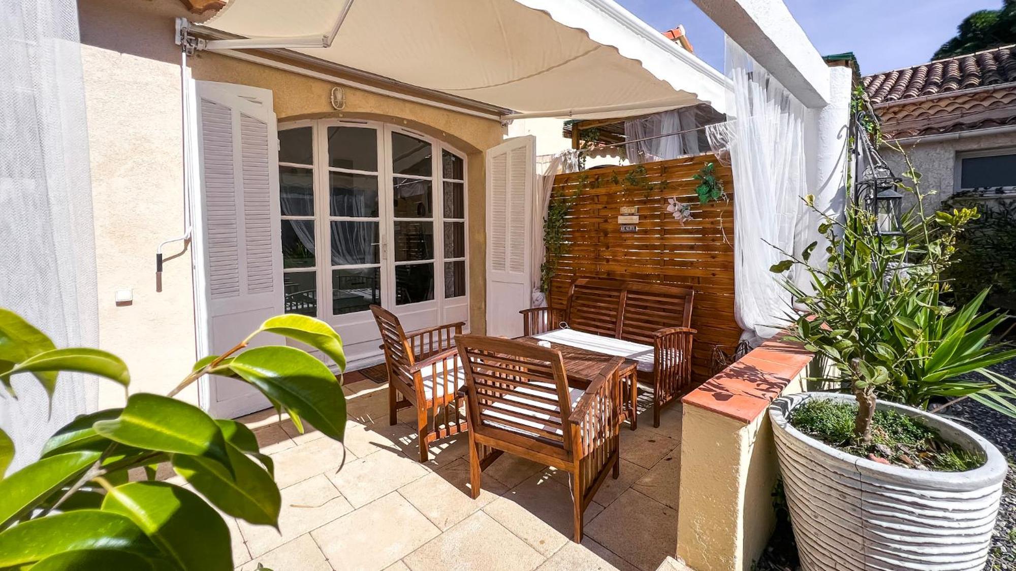 Reve D'azur En Bord De Mer, Avec Piscine Partagee, Parking Barbecue, Draps Inclus A La Nartelle *