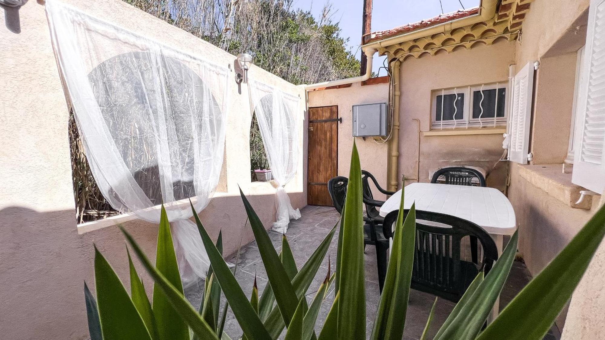 Reve D'azur En Bord De Mer, Avec Piscine Partagee, Parking Barbecue, Draps Inclus A La Nartelle *